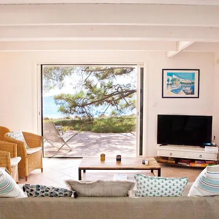 Beautiful On The Beach, Direct Access To Fine Sandy Beach And Turquoise Water *